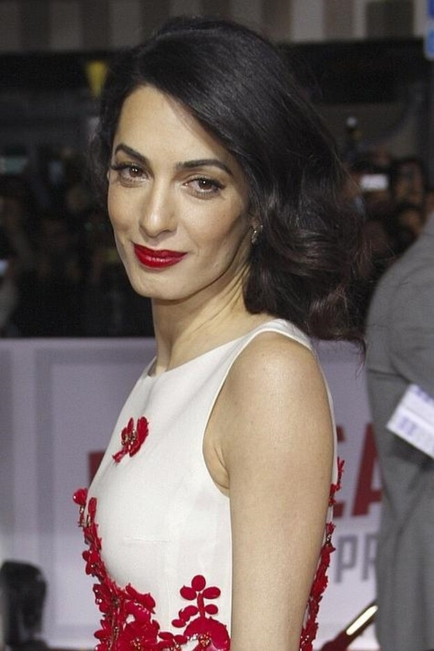 Amal Clooney paseó por la alfombra roja con un nuevo look muy favorecedor: un falso bob./Cordon Press