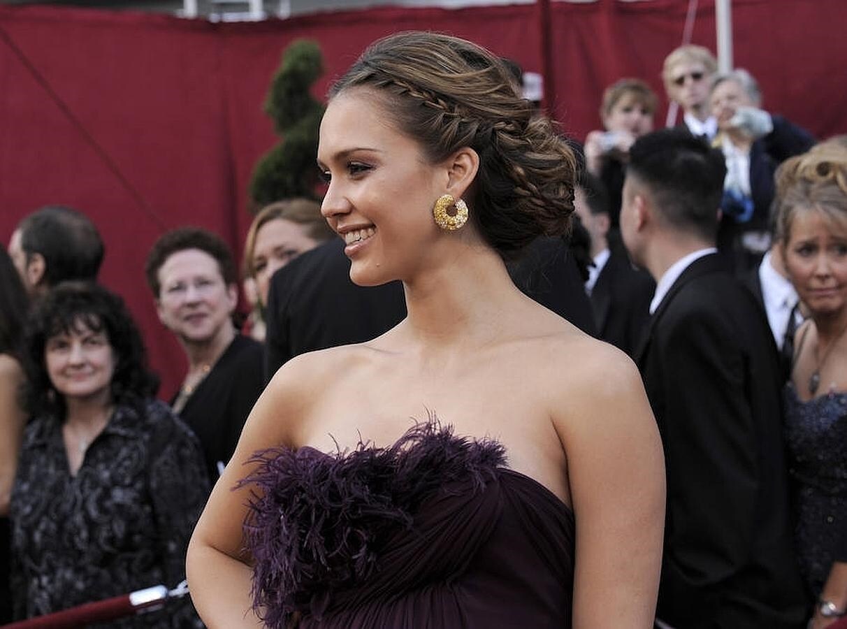 Los mejores peinados de la historia de los Oscar: Jessica Alba con recogido de trenzas