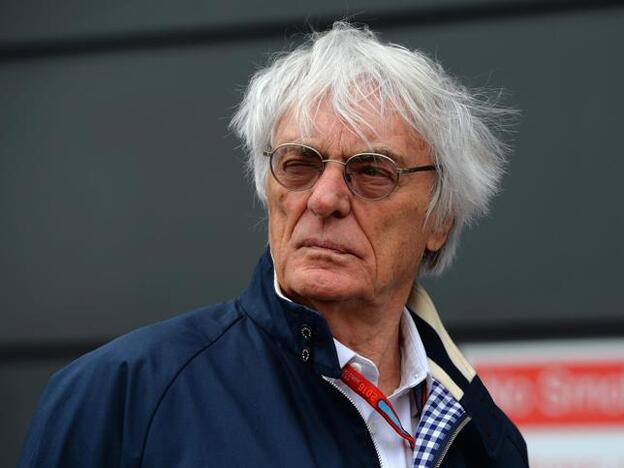 Bernie Ecclestone en el 'paddock' durante un Gran Premio de Fórmula 1./