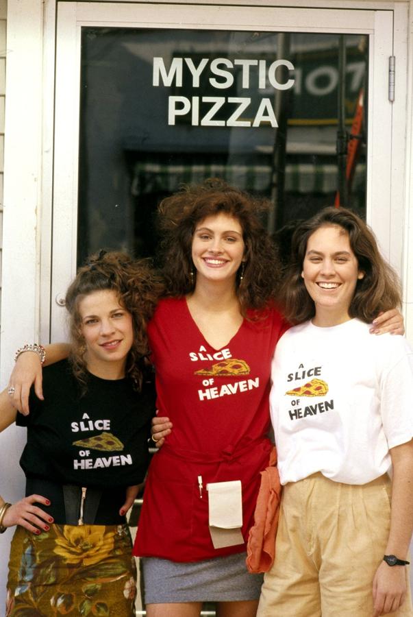 Julia Roberts junto a sus compañeras de reparto en 'Mystic Pizza'
