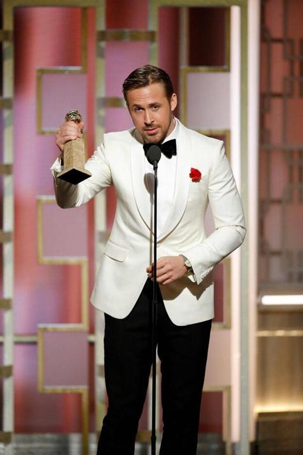 Ryan Gosling con su Globo de Oro por 'La La Land'./cordon press.
