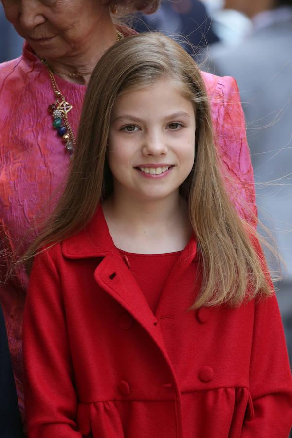 La infanta Sofía a la llegada de la familia real a la Misa de Pascua de Palma de Mallorca
