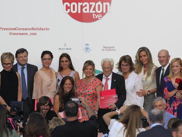 Todos los premiados de la IV edición de los Premios Corazón Solidario./Jose Luis Dueñas