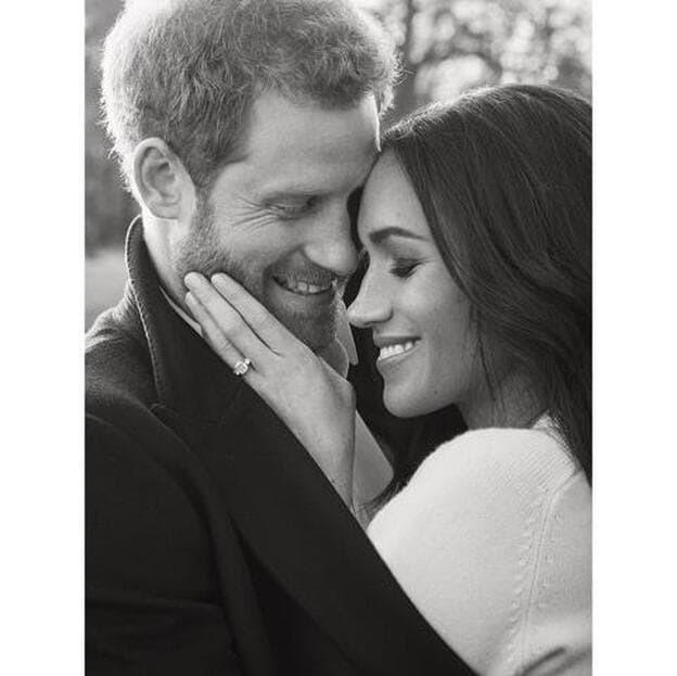 Una de las fotografías oficiales del compromiso del Príncipe Harry y Meghan Markle