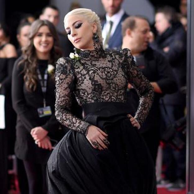 Lady Gaga durante su aparición en la alfombra roja de los Grammy 2018