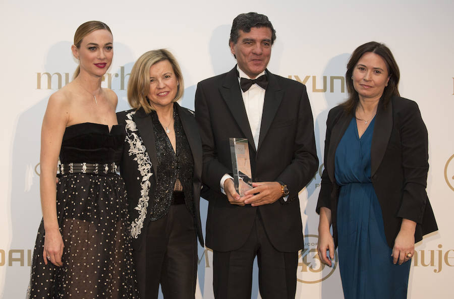 IX Premios Mujerhoy: José Luis Zamorano, Premio al Compromiso Masculino