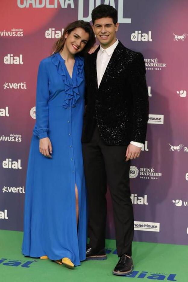 Alfred y Amaia durante la alfombra verde de los Premios Canena Dial./gtres.