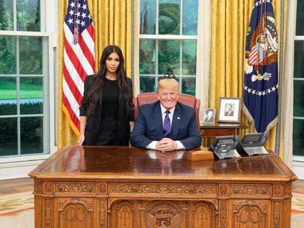 Kim Kardashian junto a Donald Trump./twitter