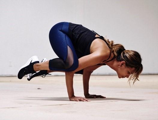 Las famosas y sus mejores posturas de yoga en Instagram: Halle Berry