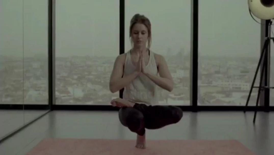 Las famosas y sus mejores posturas de yoga en Instagram: Manuela Vellés