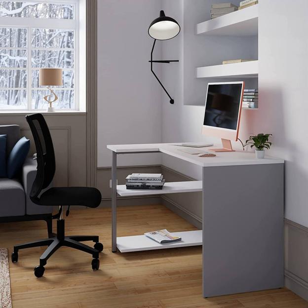 Un escritorio es imprescindible para crear un espacio de trabajo en casa