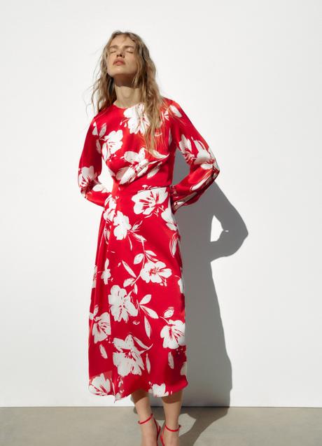Vestido con flores de Zara (39,99 euros)