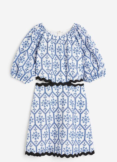 Vestido con bordado inglés de H&M (59,99 euros)