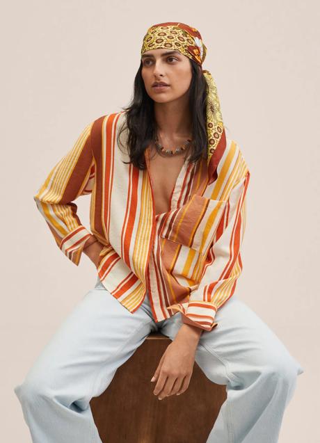 Camisa de rayas multicolor de Mango Outlet. Foto: Mango Outlet.