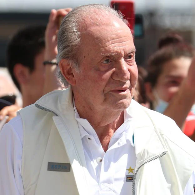 Juan Carlos Vuelve A Sanxenxo Mientras Letizia Y Felipe Huyen A