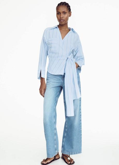 Camisa azul cruzada con lazada