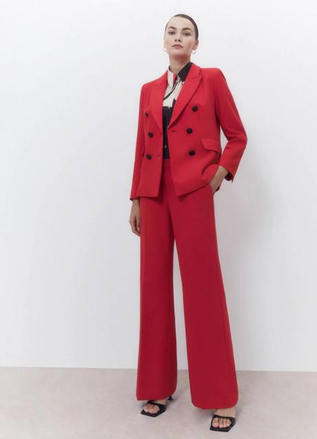 Traje rojo tendencia para otoño