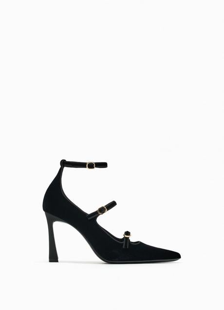 Zapatos negros de Zara (49,99 euros)
