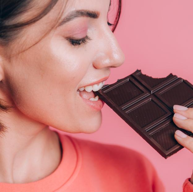El chocolate es uno de los alimentos que contienen triptófano. 
