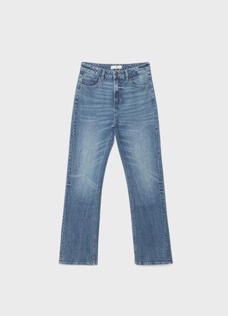 Vaqueros rectos de Stradivarius (25,99 euros)