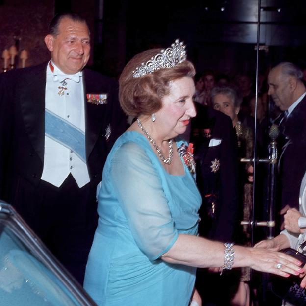 Qué fue de las joyas de la condesa de Barcelona: la tiara que siempre lleva Letizia y las perlas favoritas de la reina Sofía