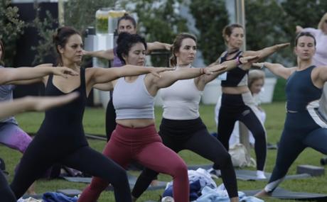  Vinyasa yoga, la disciplina que vas a descubrir en DKV WeLife Tour Barcelona y que es perfecta para ponerte en forma