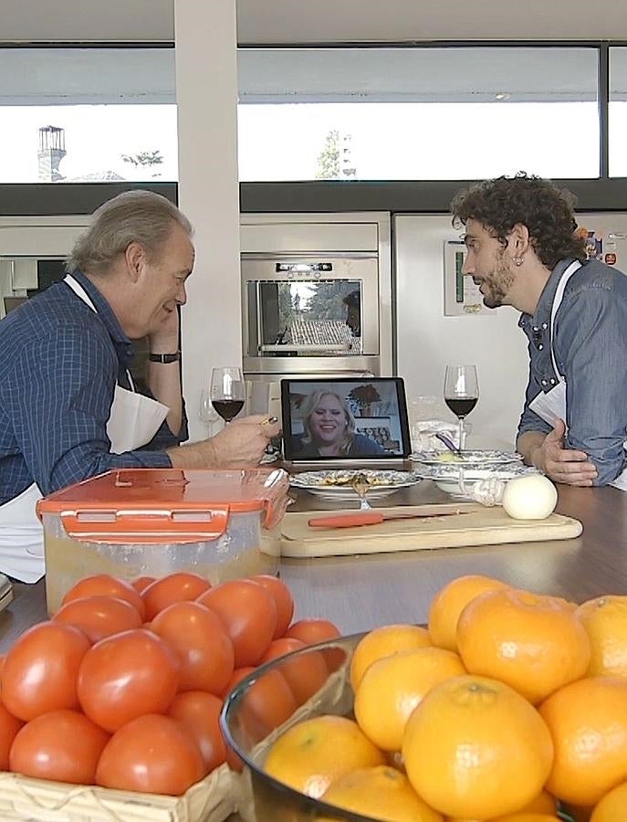 Paco León y Bertín Osborne cocinan a las órdenes de Carmina Barrios