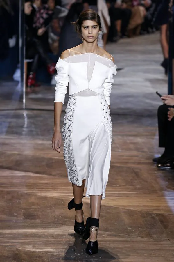 Look en blanco de Alta Costura de Dior