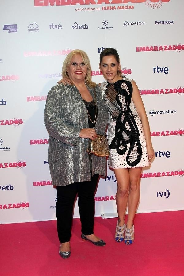 María León y Carmina Barrios en el estreno de 'Embarazados'