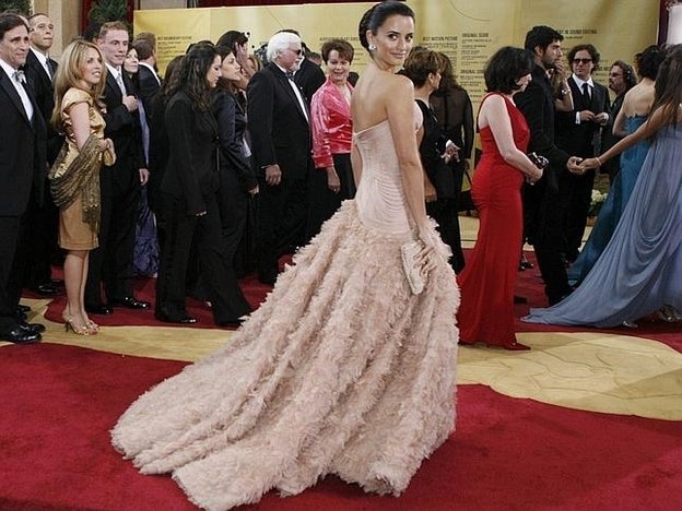 La actriz a su paso por la alfombra roja de los Óscar en el año 2006.