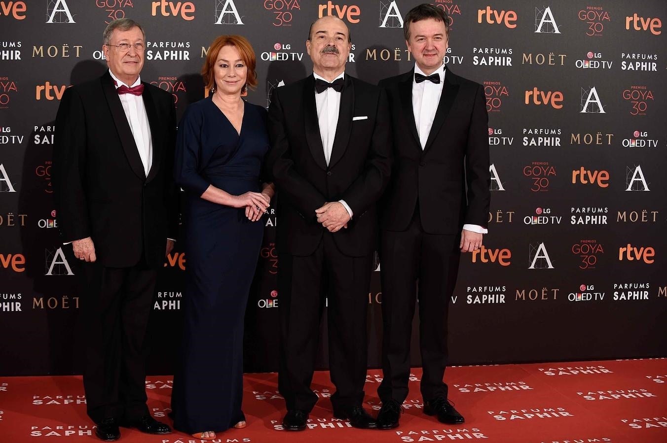 Alfombra roja Premios Goya 2016: Antonio Resines, Gracia Querejeta y otros miembros de la Academia