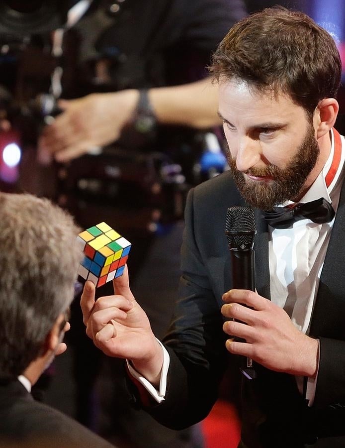 Los 'momentazos' de los Goya 2016: Ricardo Darín hace un cubo de Rubik