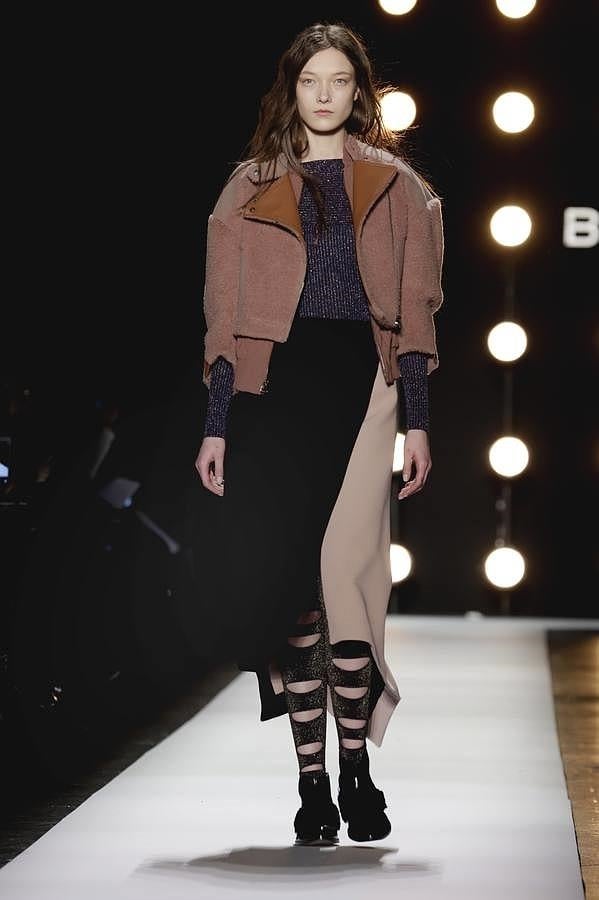 Desfile de BCBG Max Azria en Nueva York: chaqueta corta