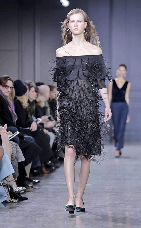 Desfile de Jason Wu en Nueva York: vestido plumas