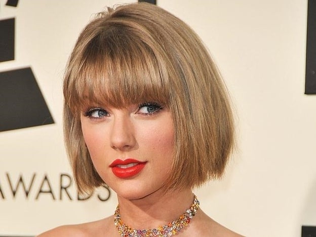 Taylor Swift con su nuevo look: un bob muy corto con flequillo