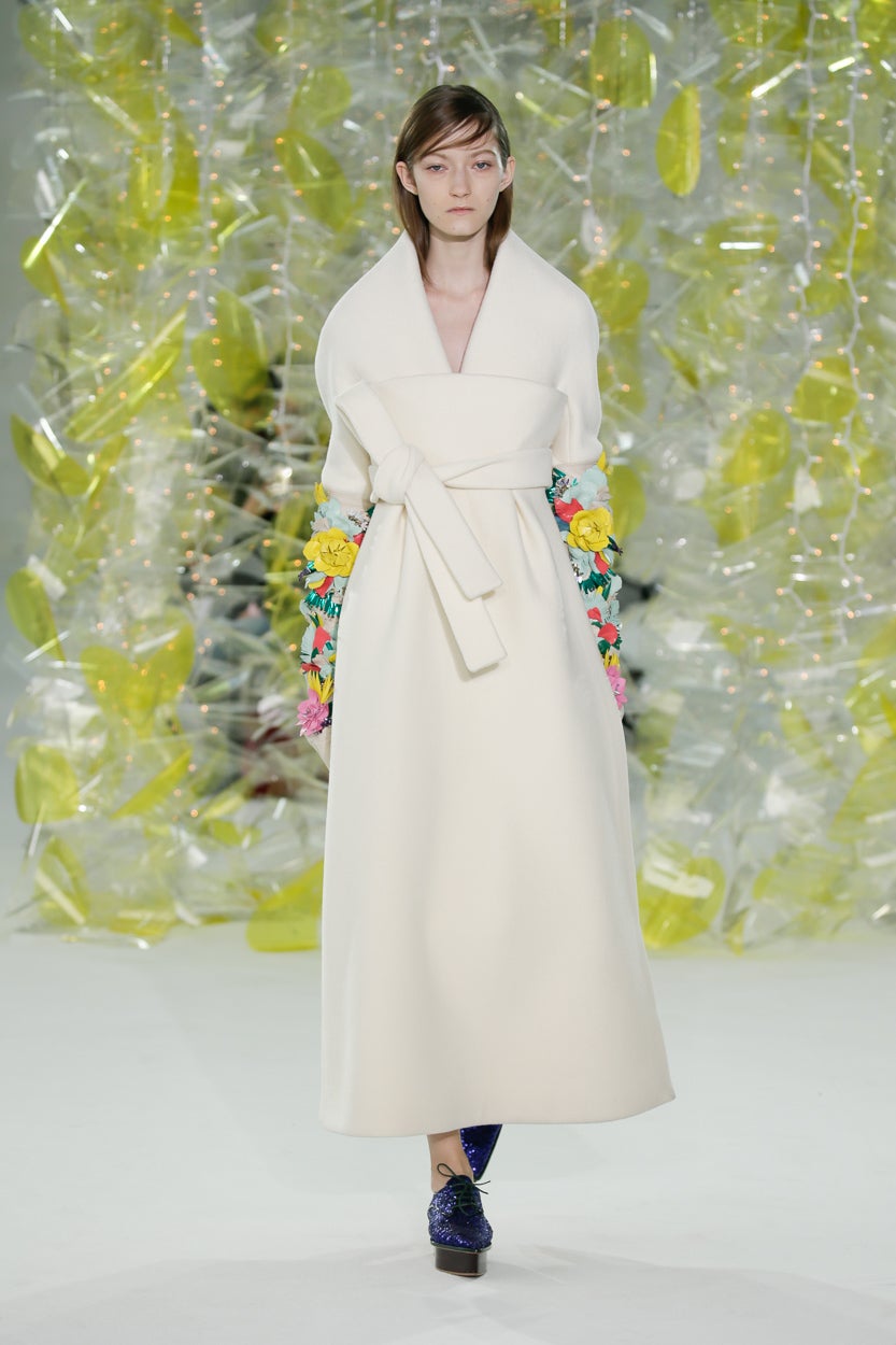 Delpozo otoño-invierno 2016 en la NYFW: abrigo blanco