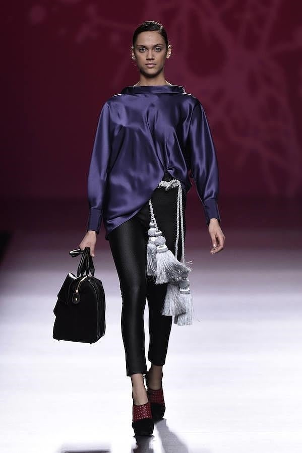 Desfile Ulises Mérida en la MBFWM: blusa morada