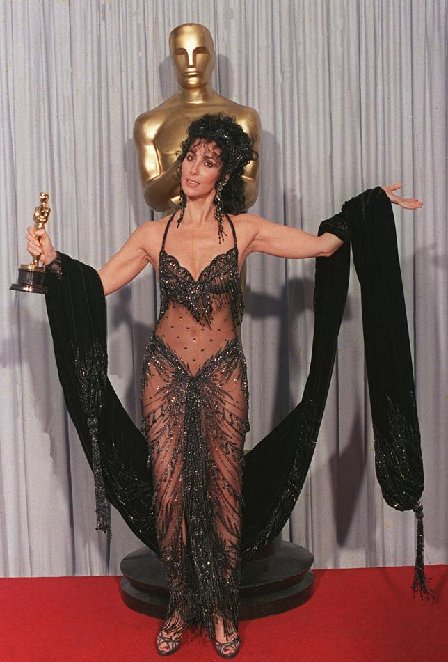 Los peores vestidos de los Oscar: Cher