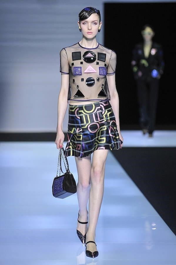 Desfile Emporio Armani en Milán: falda estampada