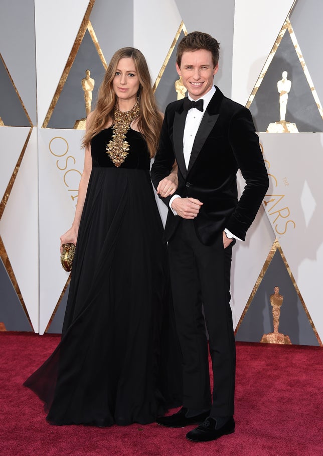 La alfombra roja de los Oscar: Eddie Redmayne y Hannah Bagshawe