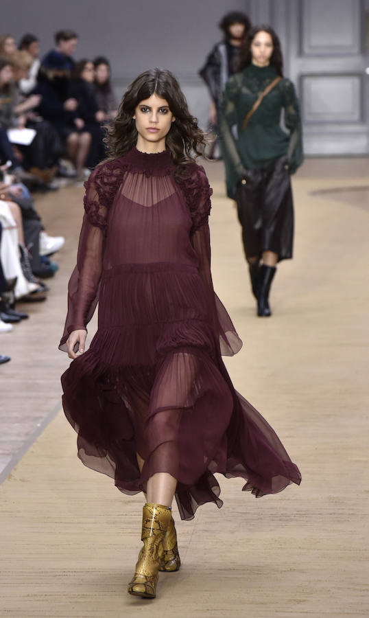 Vestido burdeos de Chloé para el invierno de 2016