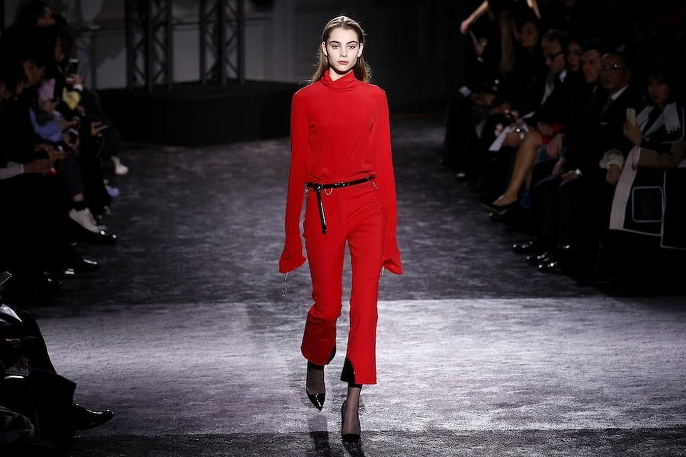 Desfile de Nina Ricci en París: todo al rojo