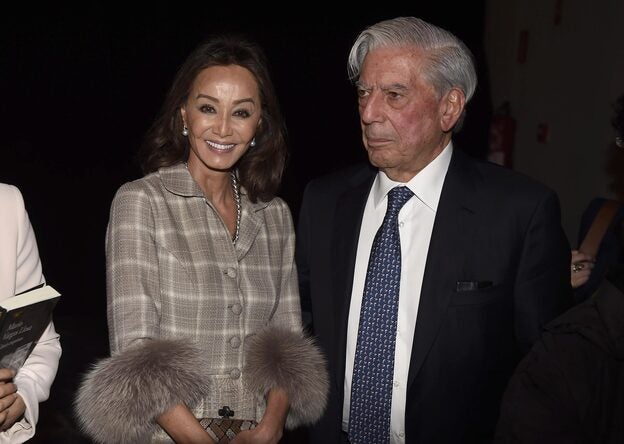 Mario Vargas Llosa e Isabel Preysler en el Círculo de Bellas Artes./gtres.