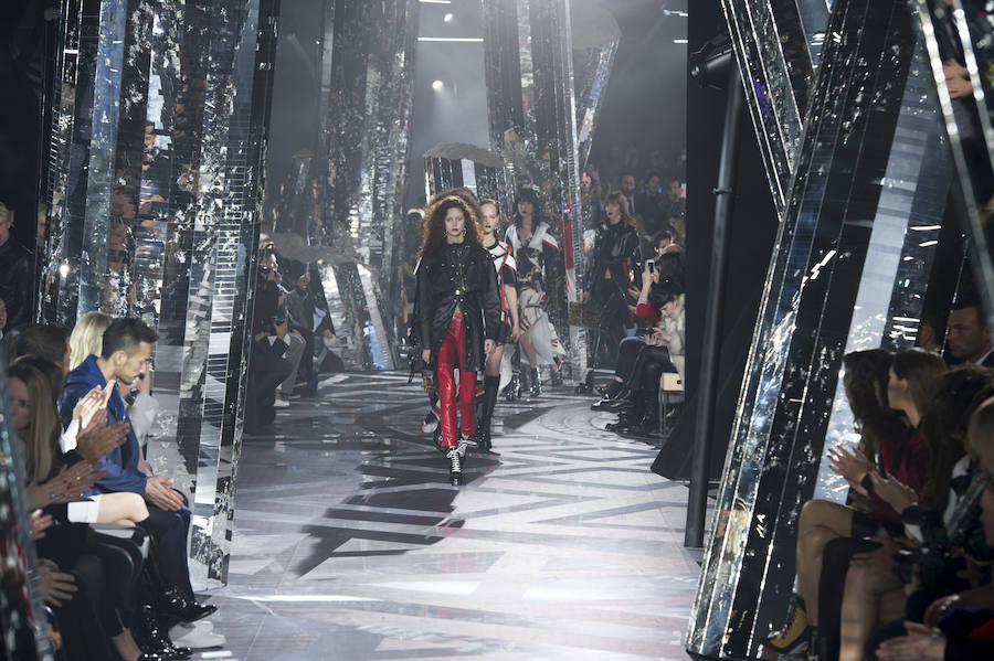 Así termina el desfile de Louis Vuitton en París