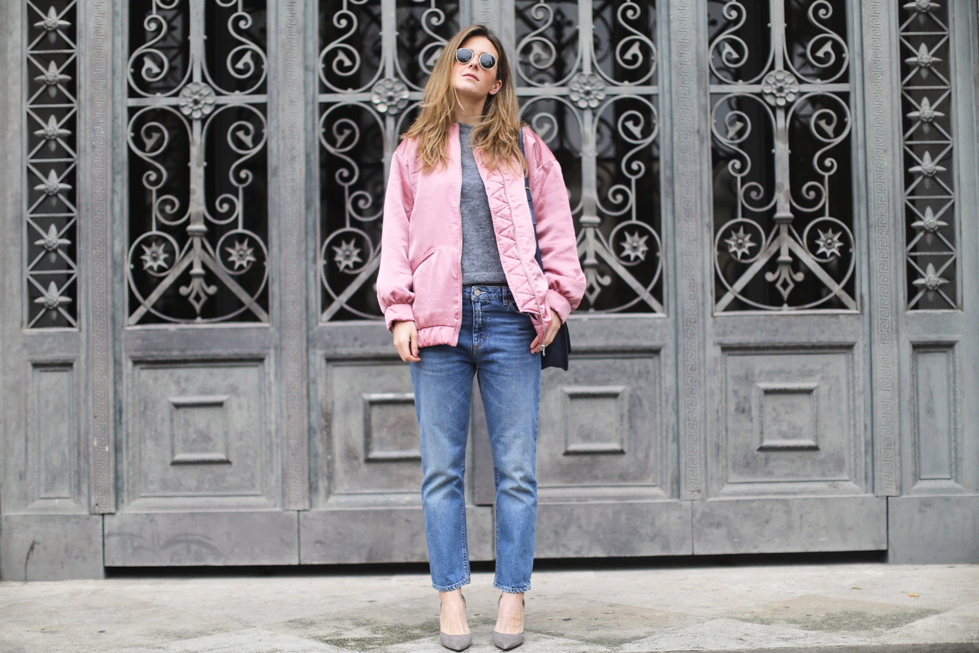 Look de Clochet con bomber rosa