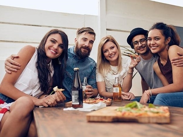 ¿Qué te parece organizar un 'afterwork' en casa?/Fotolia