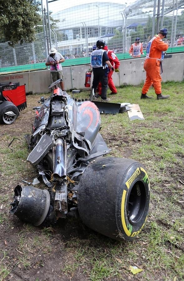 El McLaren de Fernando Alonso, destrozado tras su accidente