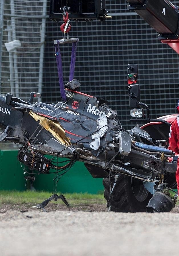 El coche de Fernando Alonso, destrozado tras su accidente