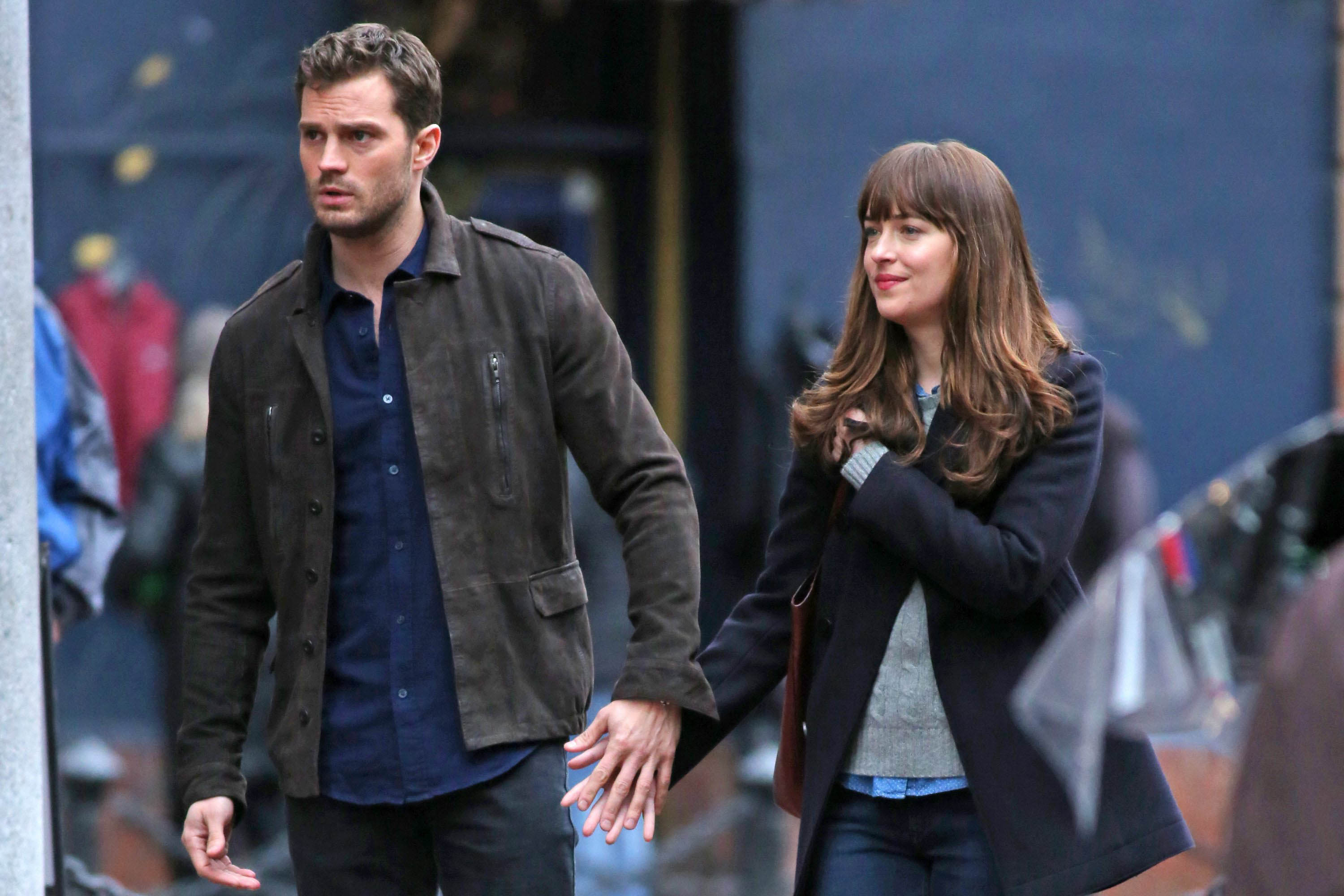 Parece que Jamie y Dakota tienen que hacer verdaderos esfuerzos para meterse en sus papeles