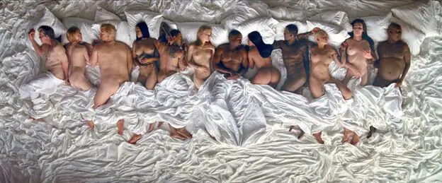 Escena del videoclip de Kanye West